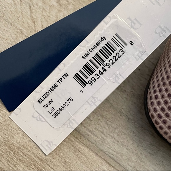 ❌SOLD❌ Dooney & Bourke Lizard Embossed Suki Crossbody Taupe - Picture 4 of 6